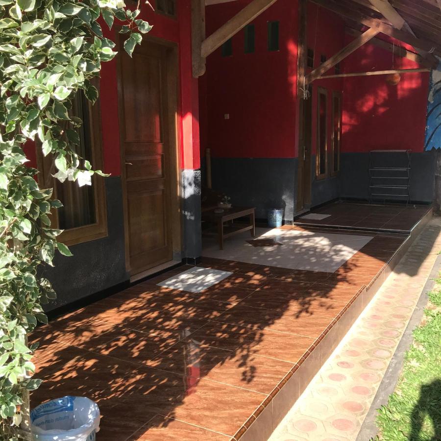 Ferienwohnung Harry'S Ocean House Pacitan Exterior foto