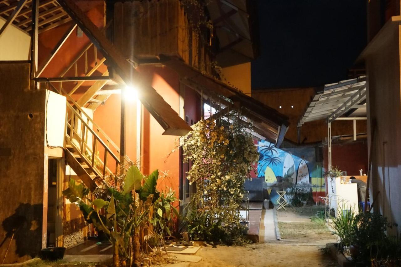 Ferienwohnung Harry'S Ocean House Pacitan Exterior foto