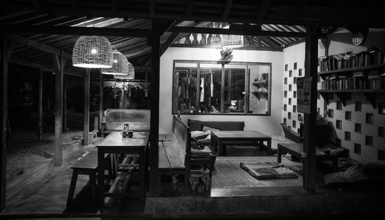 Ferienwohnung Harry'S Ocean House Pacitan Exterior foto