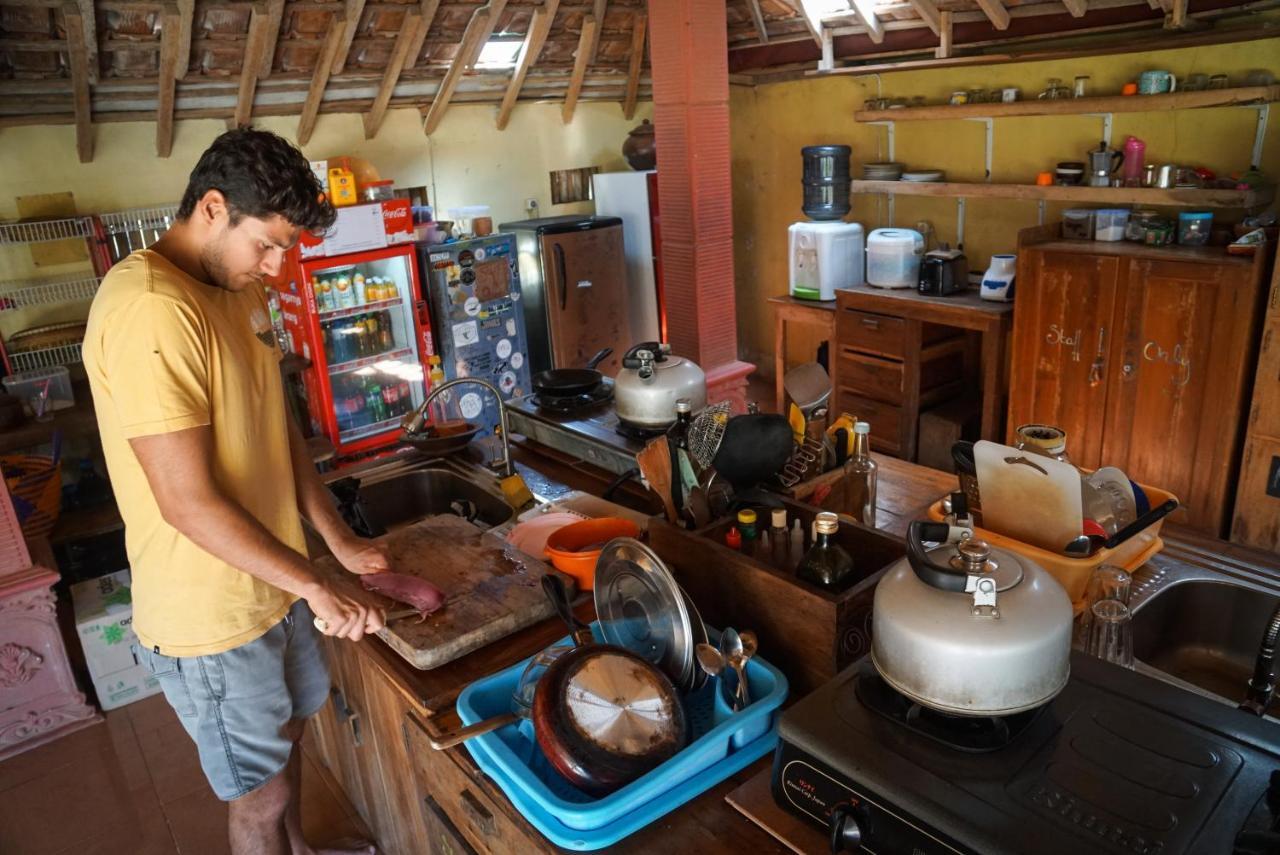 Ferienwohnung Harry'S Ocean House Pacitan Exterior foto